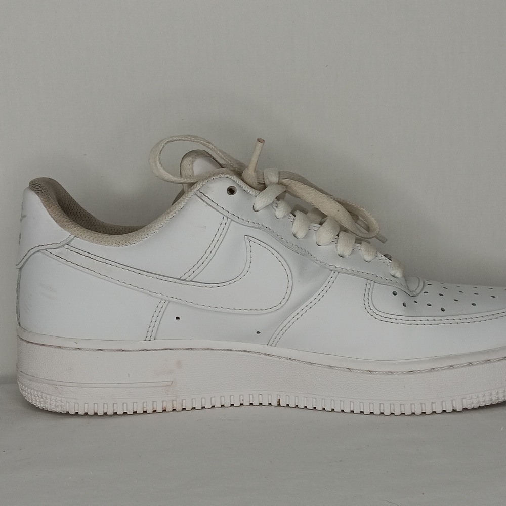 Nike - Picture 8 of 11